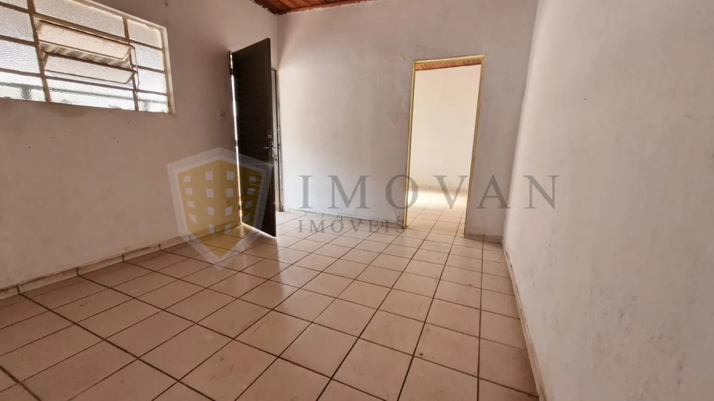 Alugar Casa / Padrão em Ribeirão Preto R$ 900,00 - Foto 2