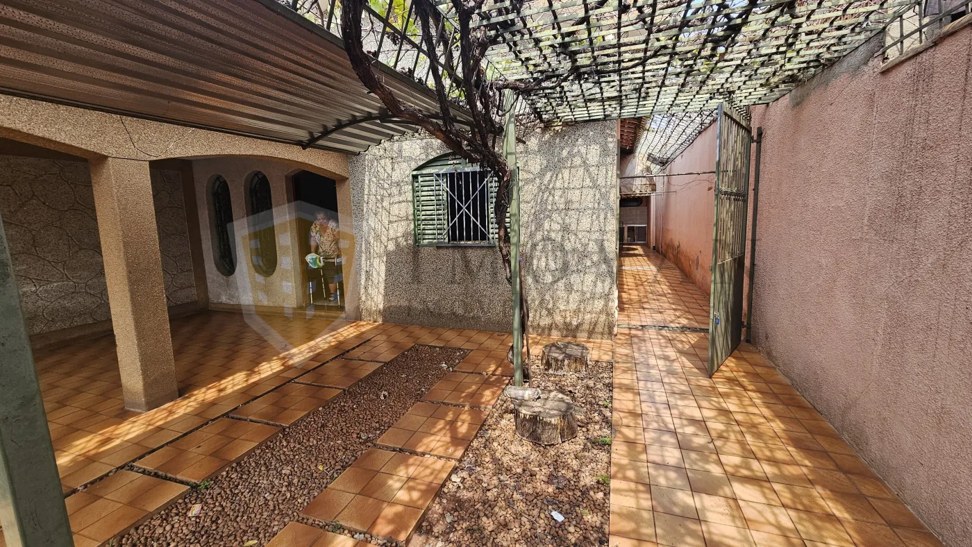 Alugar Casa / Padrão em Ribeirão Preto R$ 2.000,00 - Foto 3