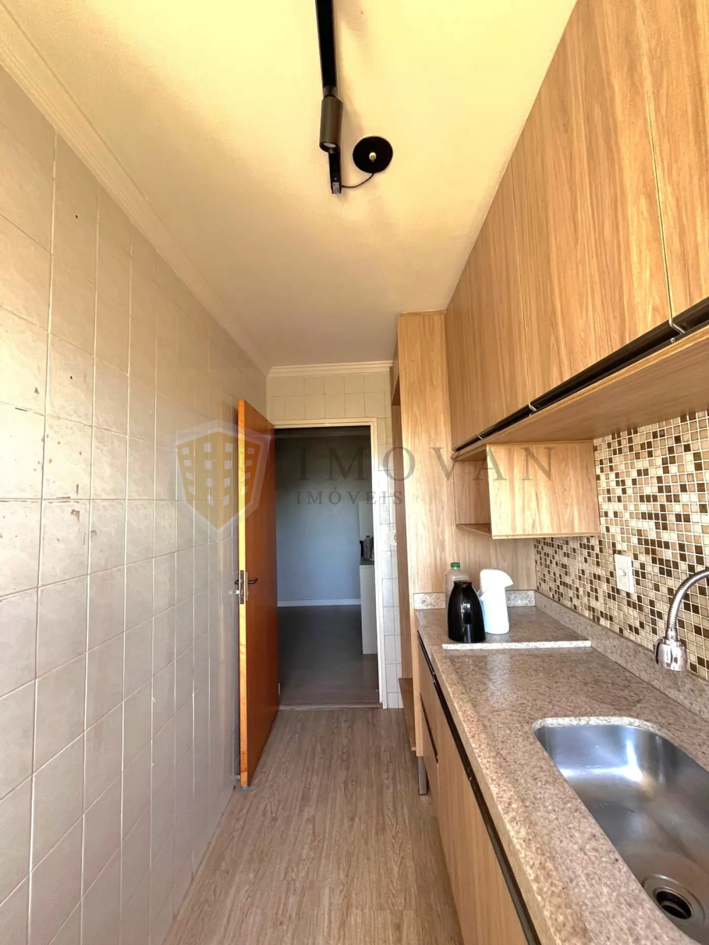 Alugar Apartamento / Padrão em Ribeirão Preto R$ 1.400,00 - Foto 2