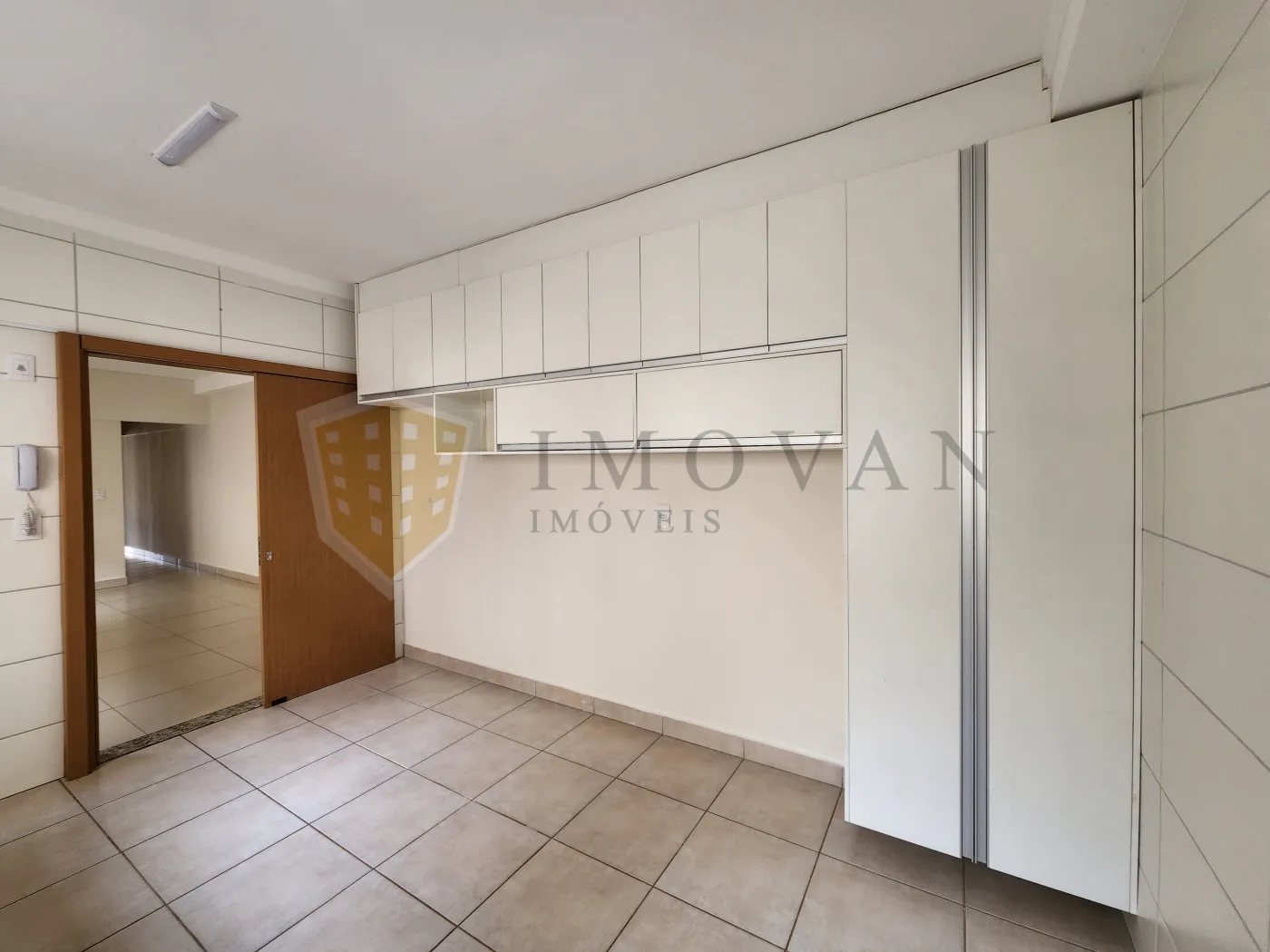 Alugar Apartamento / Padrão em Ribeirão Preto R$ 1.900,00 - Foto 4