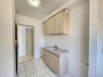 Alugar Apartamento / Padrão em Ribeirão Preto R$ 1.600,00 - Foto 3