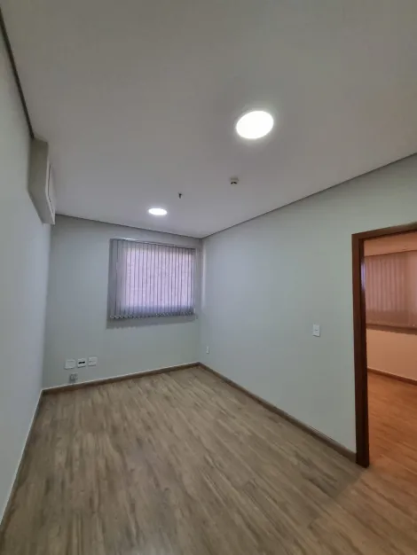 Alugar Comercial / Sala em Ribeirão Preto R$ 1.850,00 - Foto 9