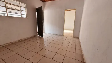 Alugar Casa / Padrão em Ribeirão Preto R$ 900,00 - Foto 2