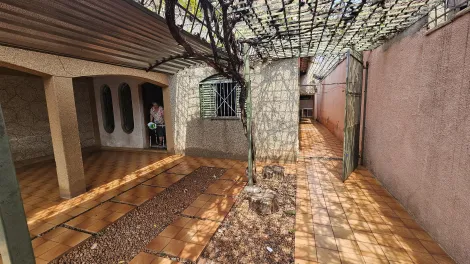 Alugar Casa / Padrão em Ribeirão Preto R$ 2.000,00 - Foto 3