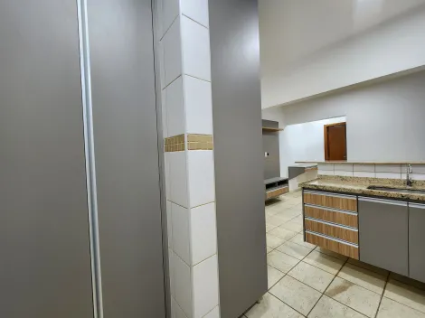 Alugar Apartamento / Padrão em Ribeirão Preto R$ 1.350,00 - Foto 4