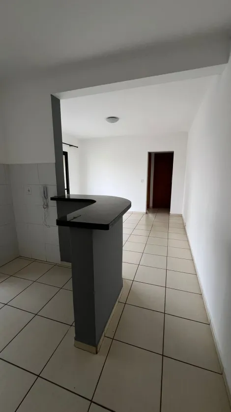 Alugar Apartamento / Padrão em Ribeirão Preto R$ 930,00 - Foto 2