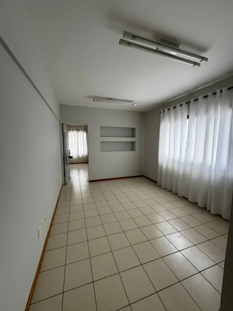 Alugar Comercial / Sala em Ribeirão Preto R$ 1.500,00 - Foto 2